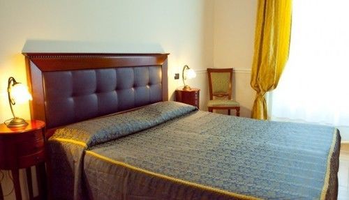 Allotjament i esmorzar Acropoli 3*