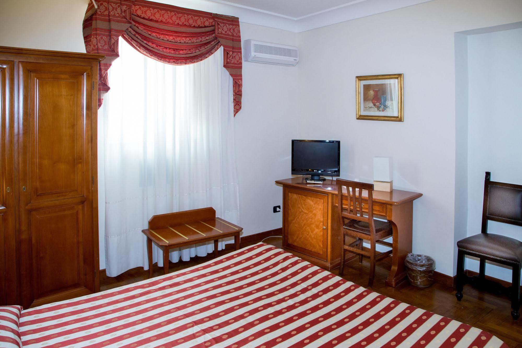 Allotjament i esmorzar Acropoli 3*