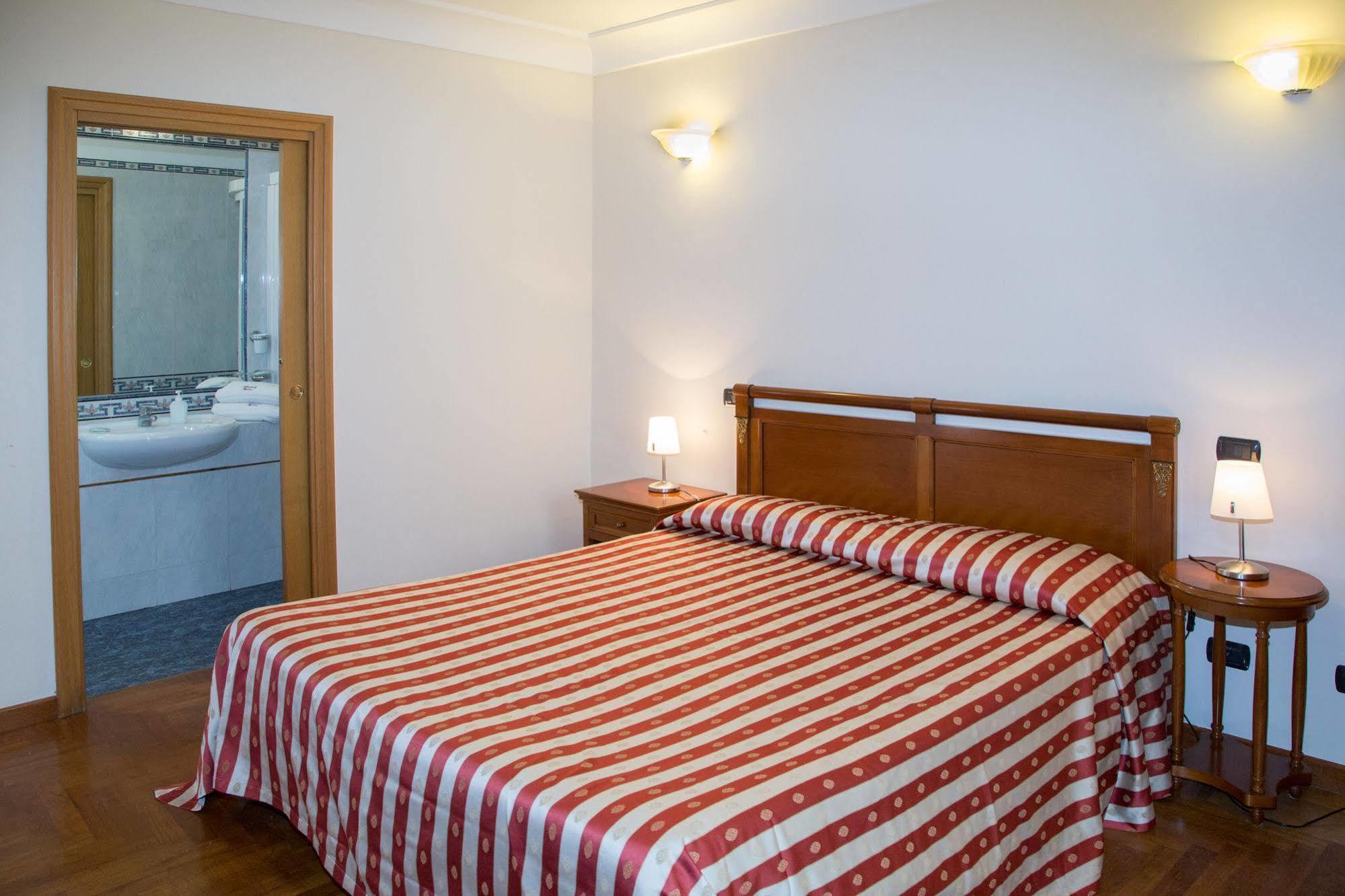 Allotjament i esmorzar Acropoli